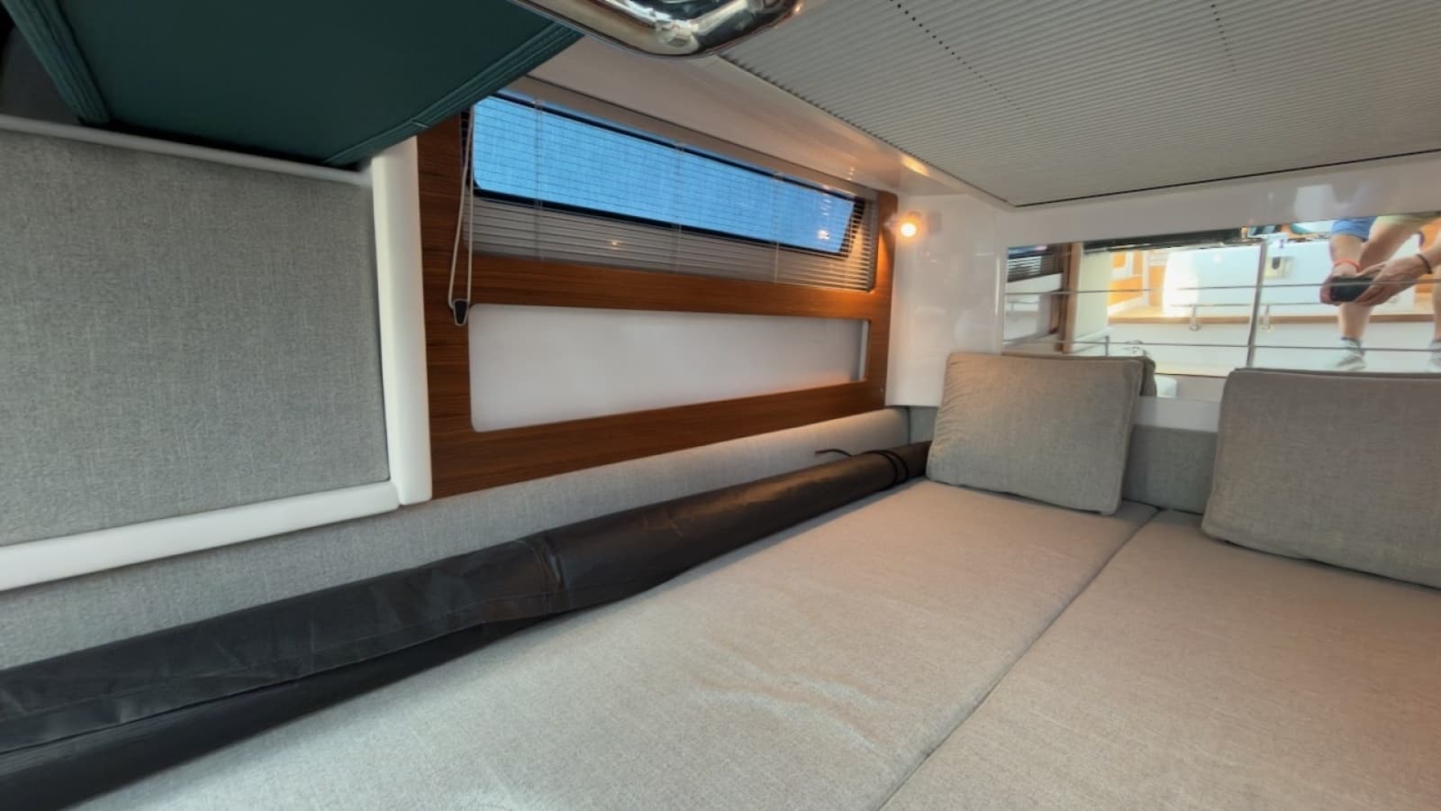 2023 Axopar 28 Cabin - Photo 26