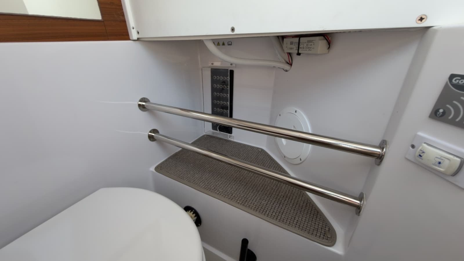 2023 Axopar 28 Cabin - Photo 38
