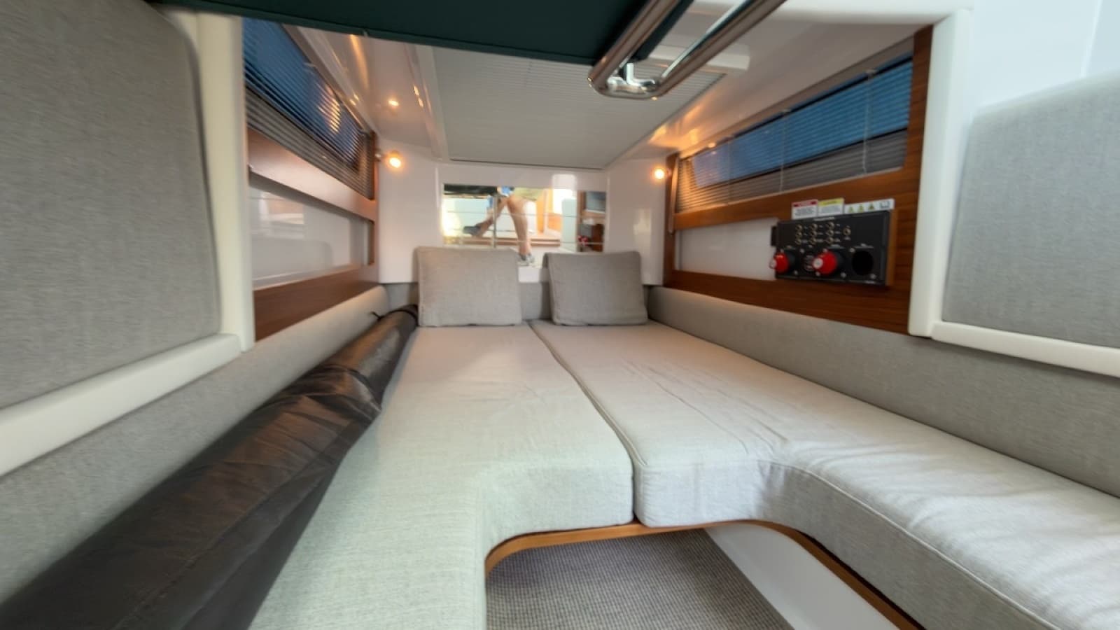 2023 Axopar 28 Cabin - Photo 24