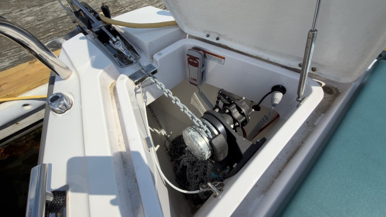 2023 Axopar 28 Cabin - Photo 42
