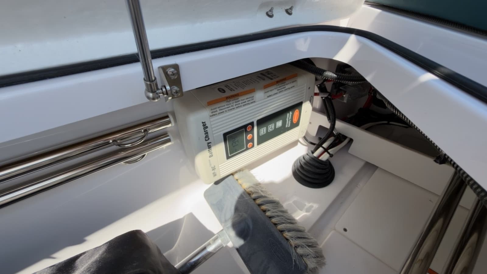 2023 Axopar 28 Cabin - Photo 40