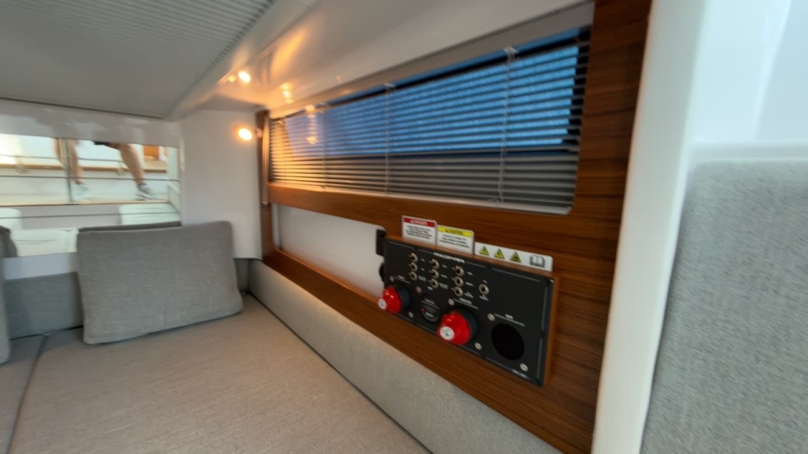2023 Axopar 28 Cabin - Photo 25