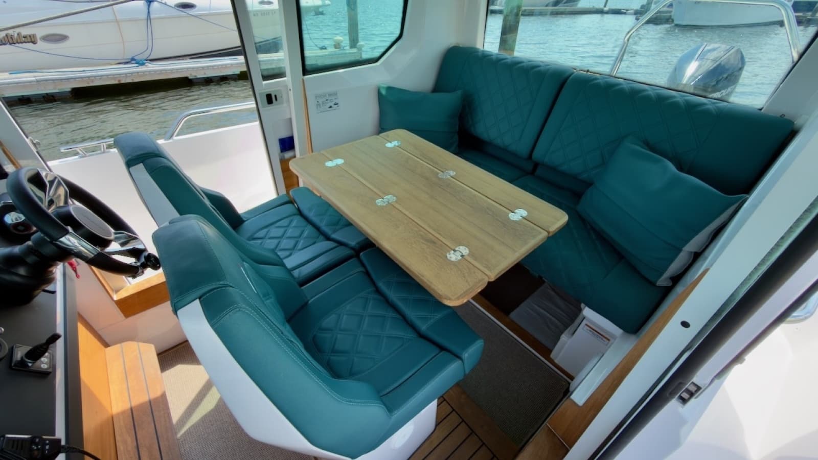 2023 Axopar 28 Cabin - Photo 18