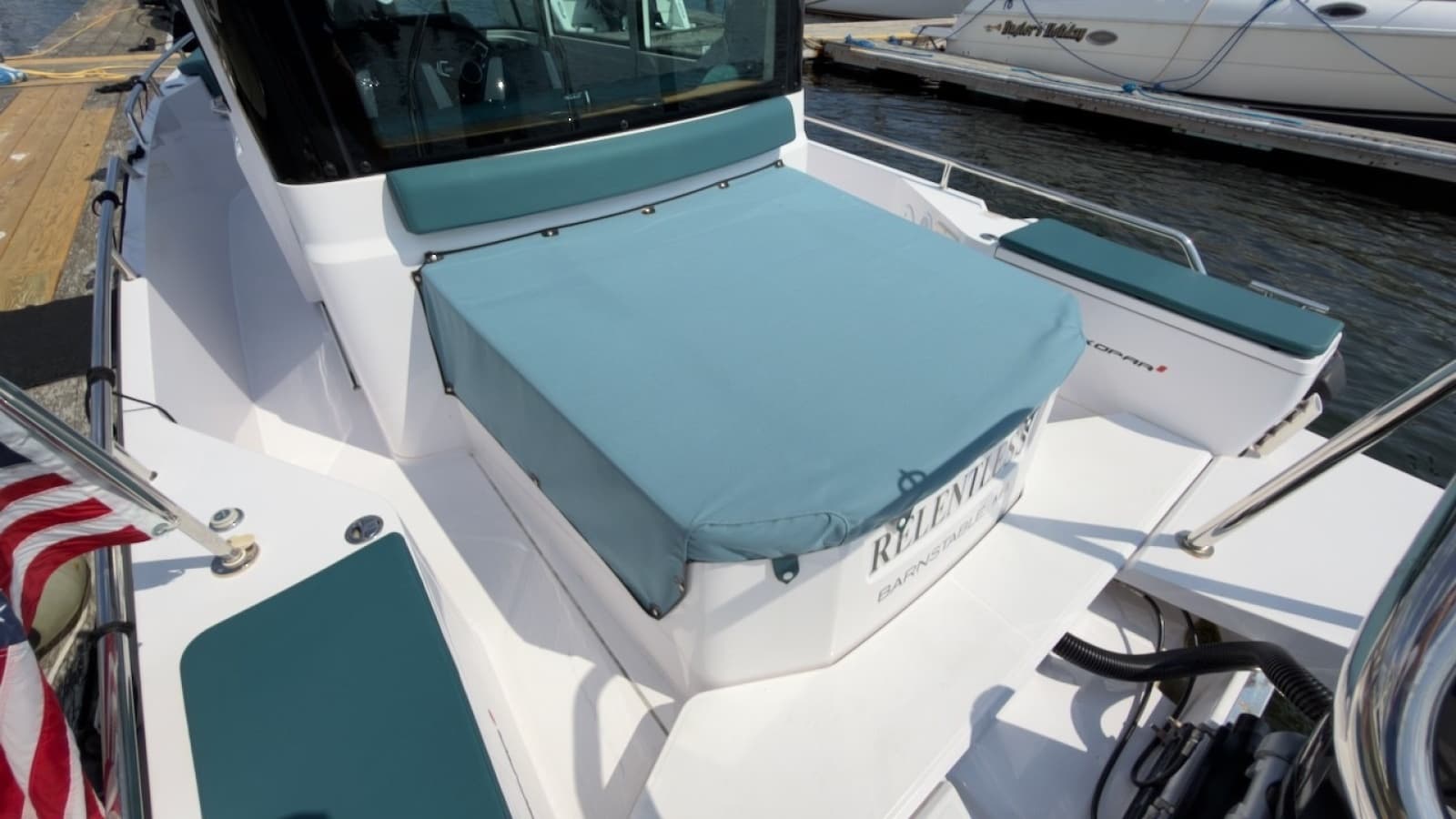 2023 Axopar 28 Cabin - Photo 10