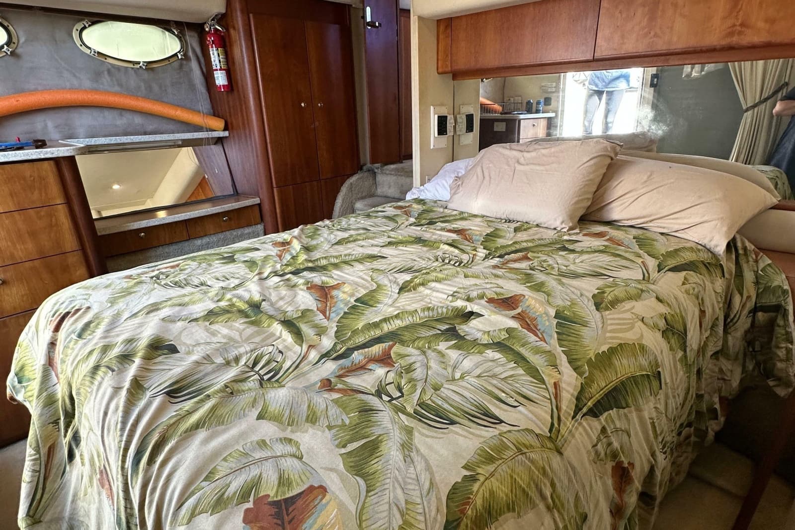 1999 Silverton 442 Cockpit Motor Yacht - Photo 14