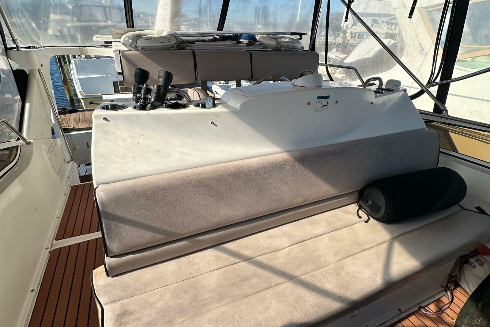 1999 Silverton 442 Cockpit Motor Yacht - Photo 11