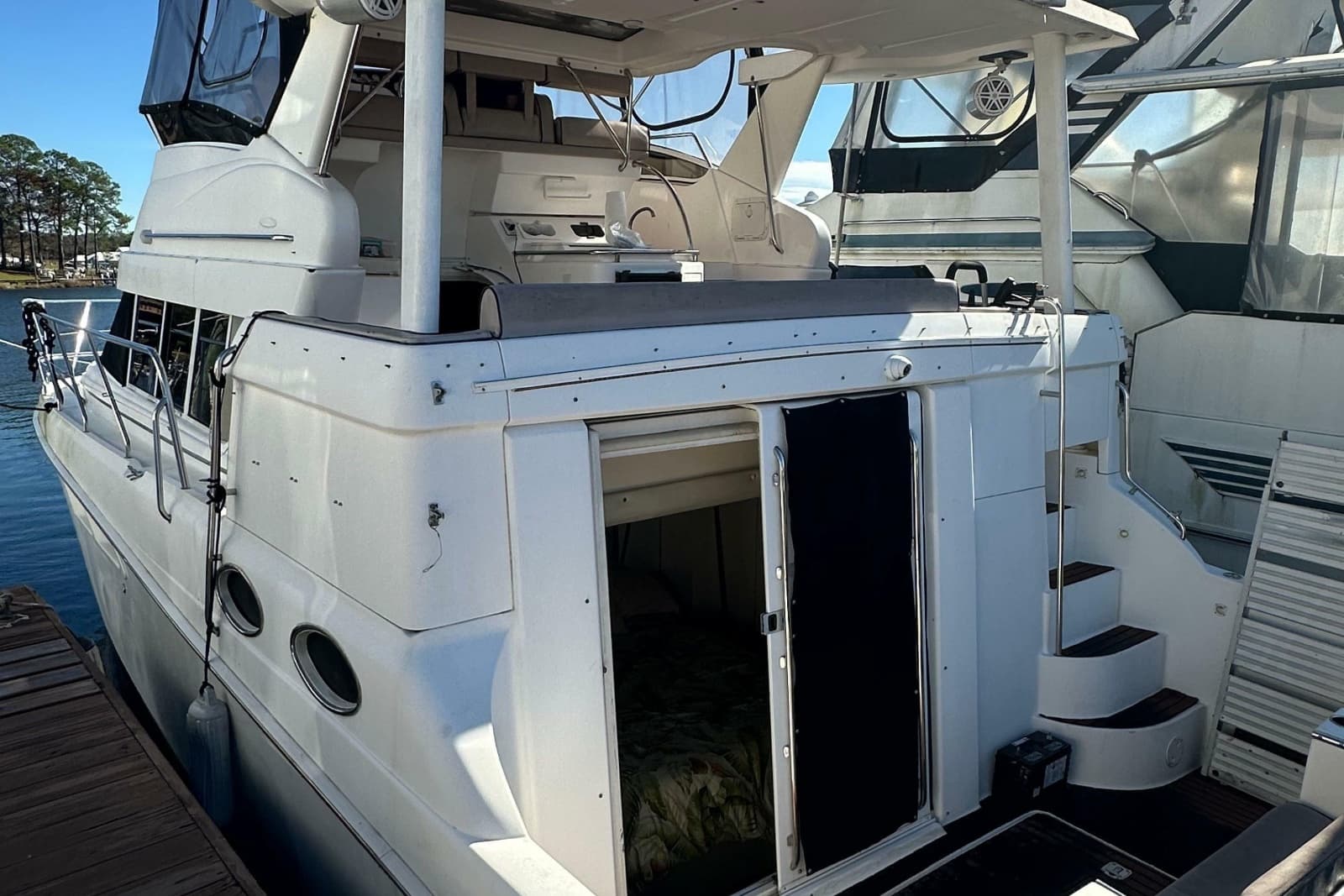 1999 Silverton 442 Cockpit Motor Yacht - Photo 6
