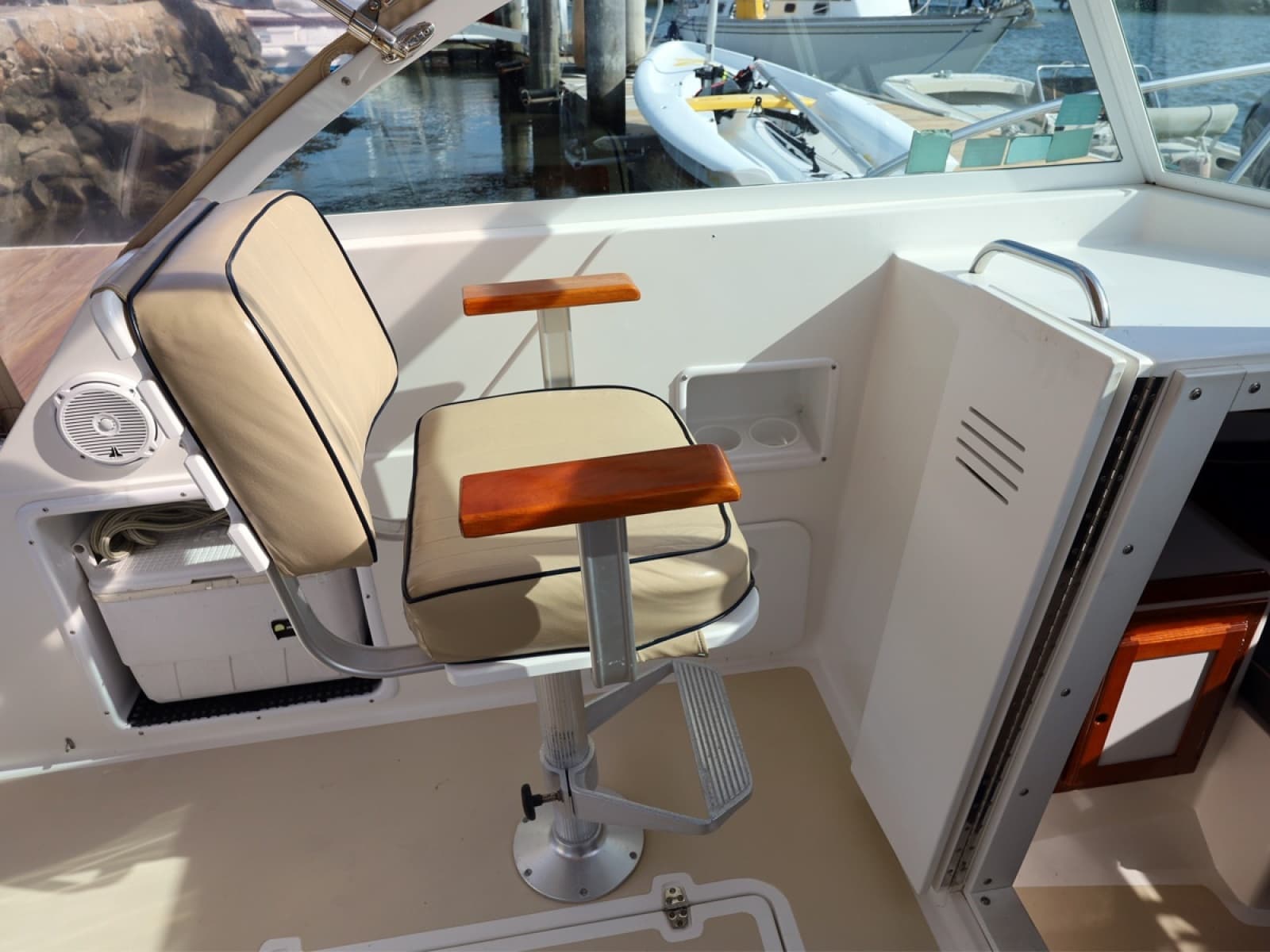 2003 Hunt Yachts Surfhunter 25 - Photo 16