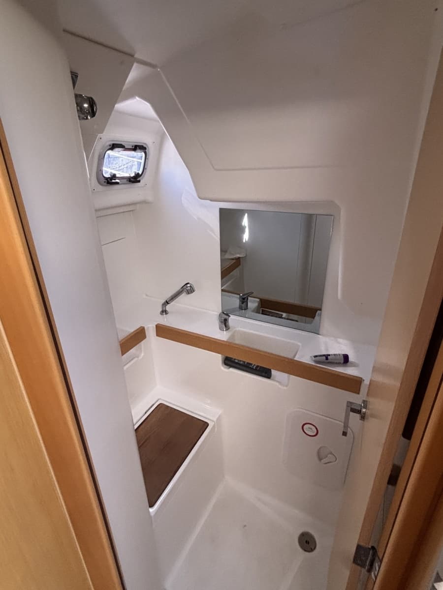 2015 Beneteau Oceanis 35 - Photo 9