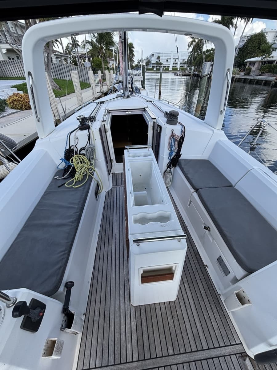 2015 Beneteau Oceanis 35 - Photo 16