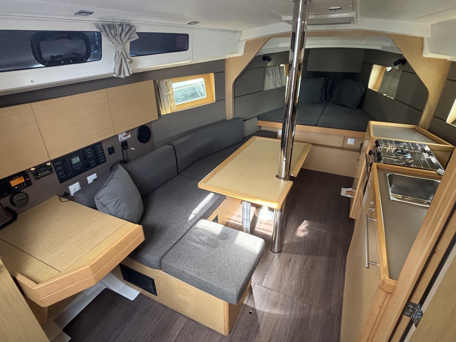 2015 Beneteau Oceanis 35 - Photo 11