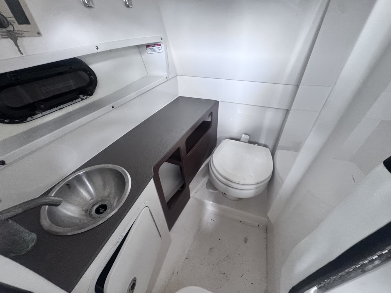 2016 Sea Ray 270 Sundeck - Photo 16