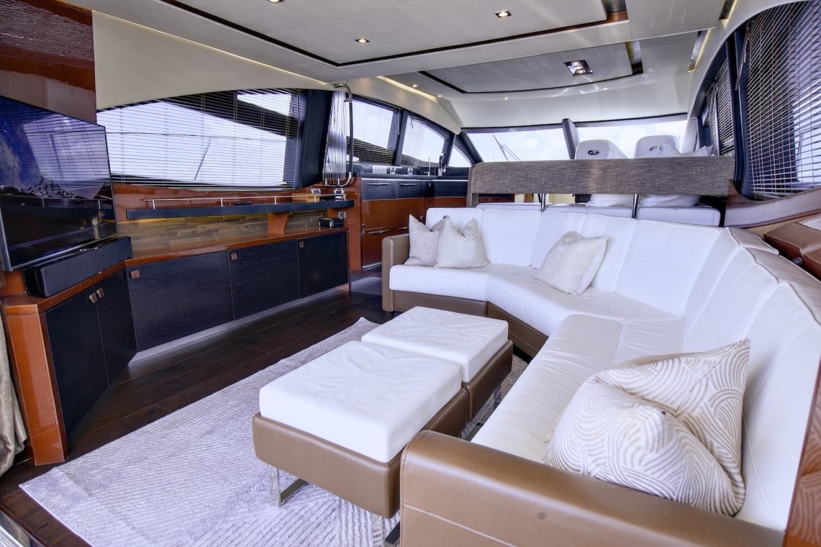 2017 Sea Ray L590 Flybridge - Photo 41