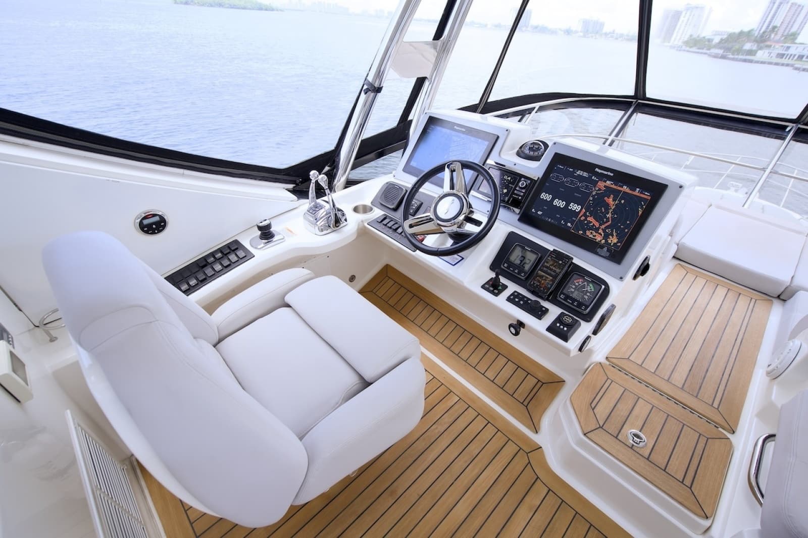 2017 Sea Ray L590 Flybridge - Photo 35