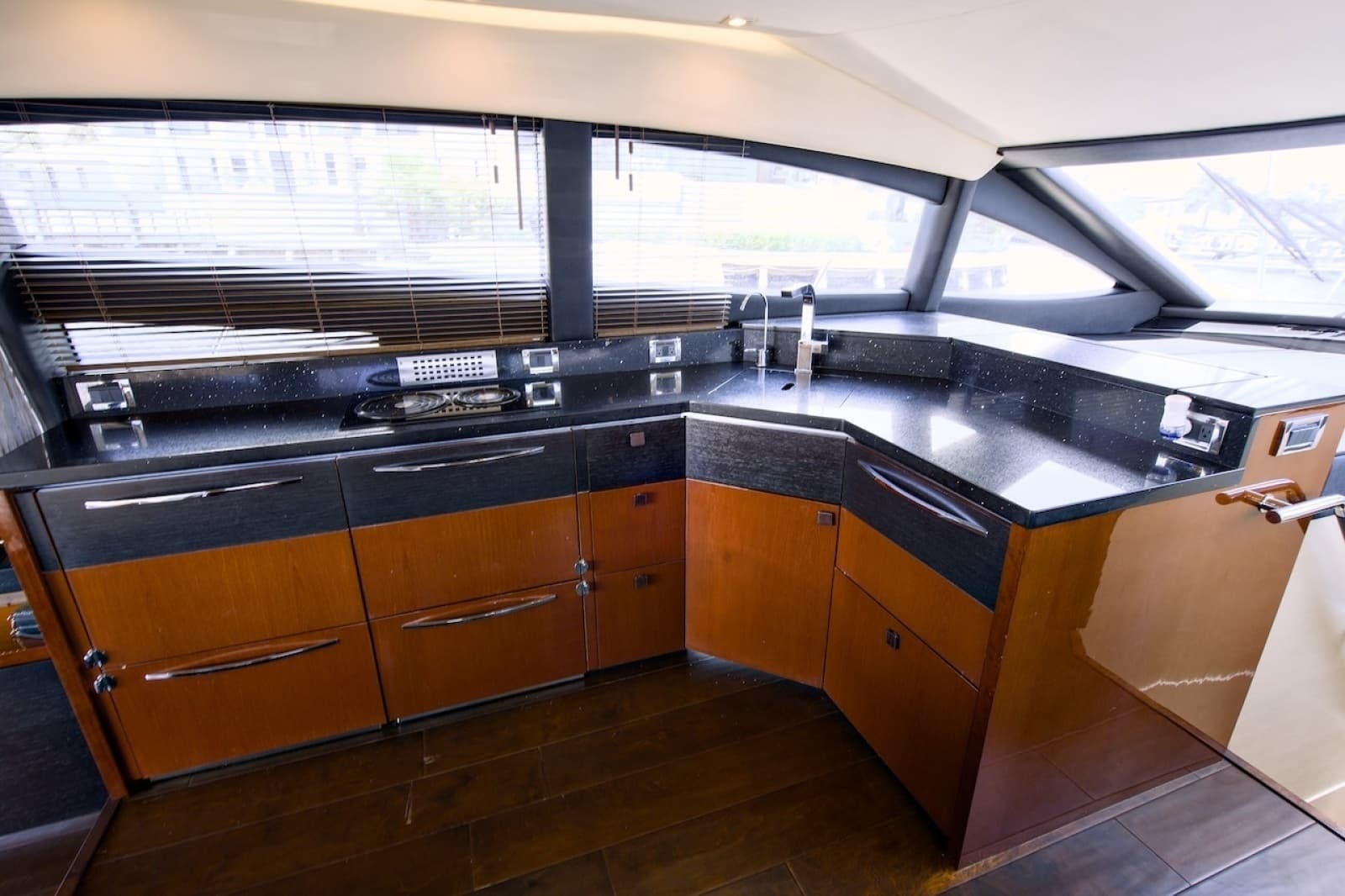 2017 Sea Ray L590 Flybridge - Photo 48