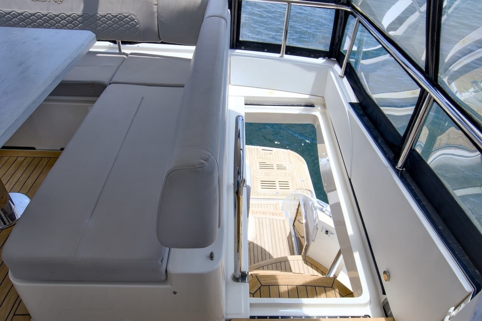 2017 Sea Ray L590 Flybridge - Photo 40
