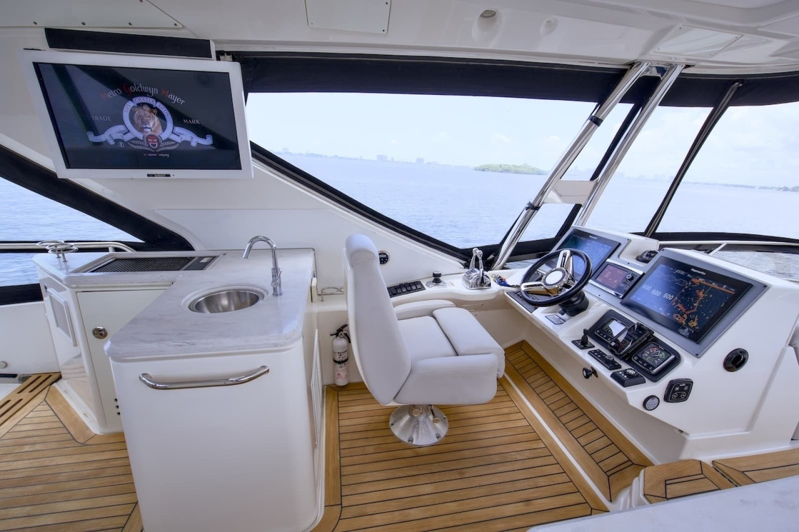 2017 Sea Ray L590 Flybridge - Photo 34