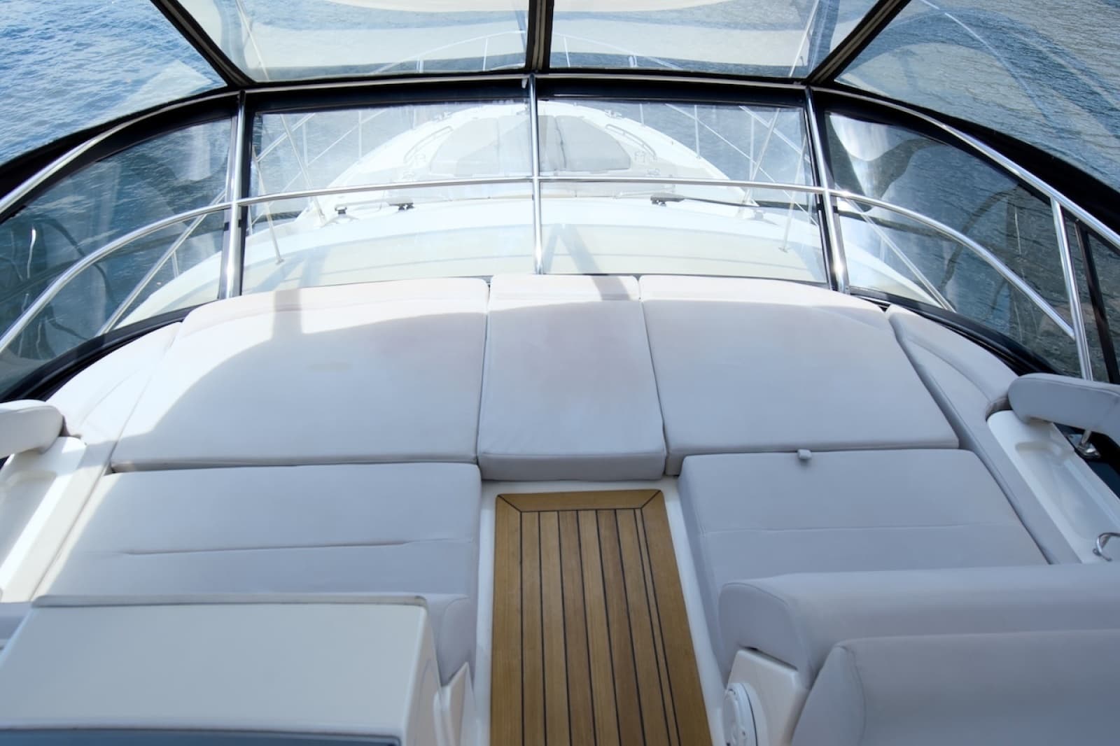 2017 Sea Ray L590 Flybridge - Photo 38
