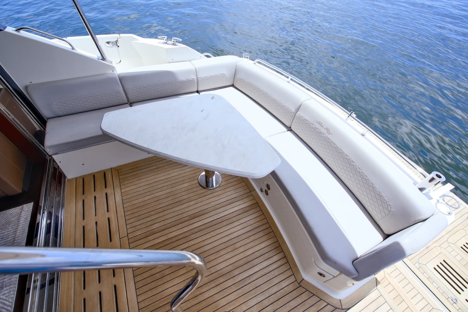 2017 Sea Ray L590 Flybridge - Photo 21