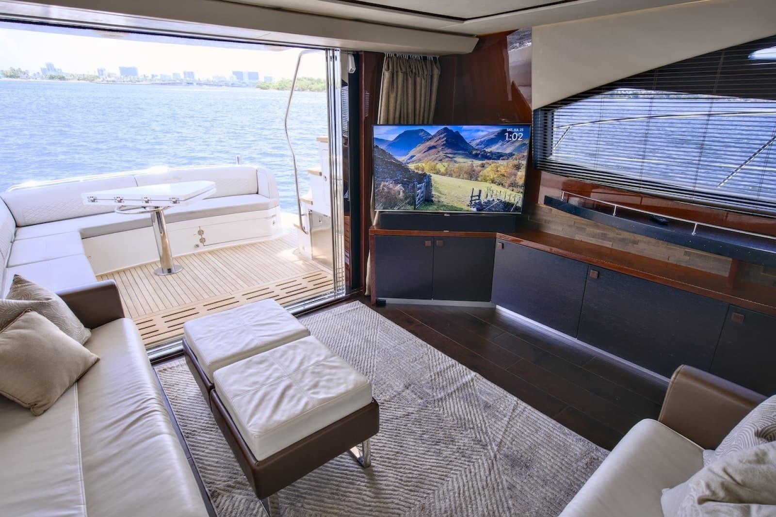2017 Sea Ray L590 Flybridge - Photo 44