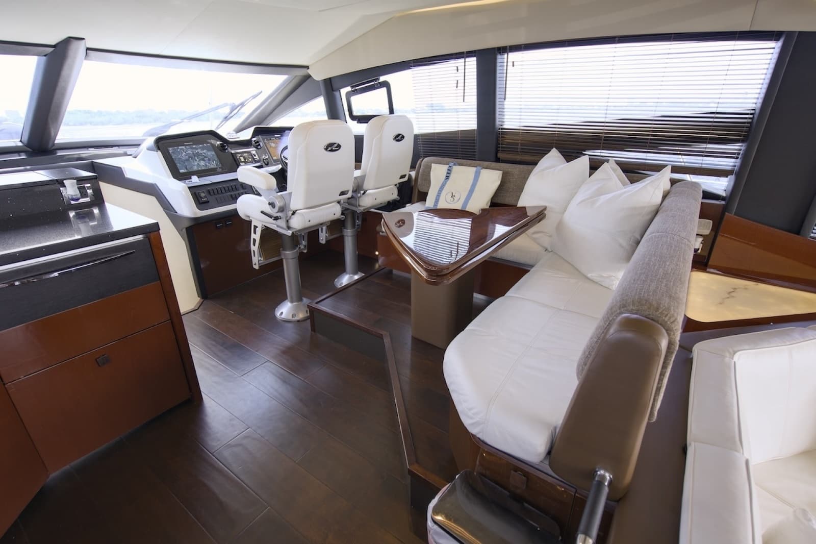 2017 Sea Ray L590 Flybridge - Photo 45