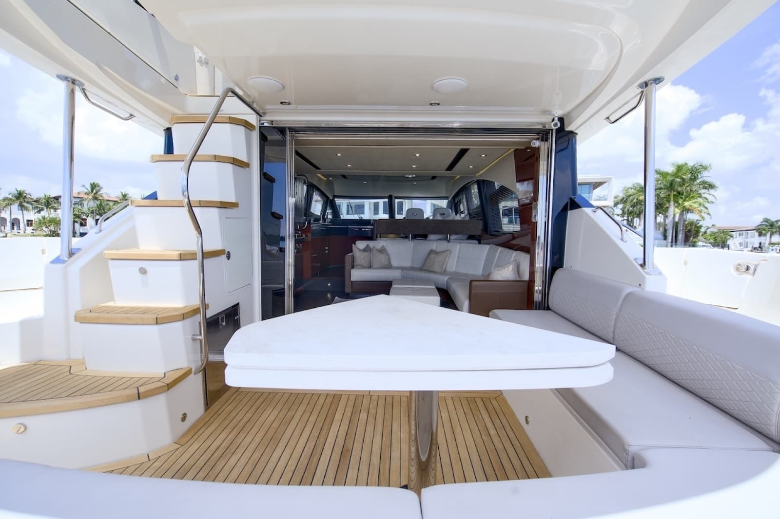 2017 Sea Ray L590 Flybridge - Photo 24