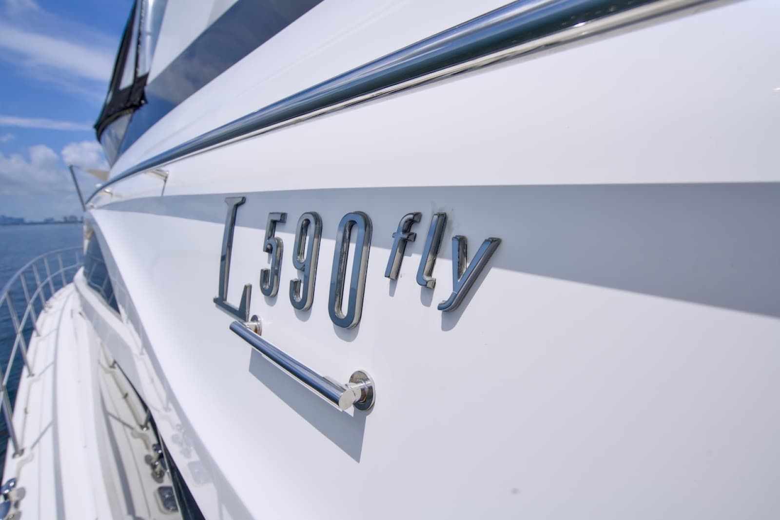 2017 Sea Ray L590 Flybridge - Photo 25