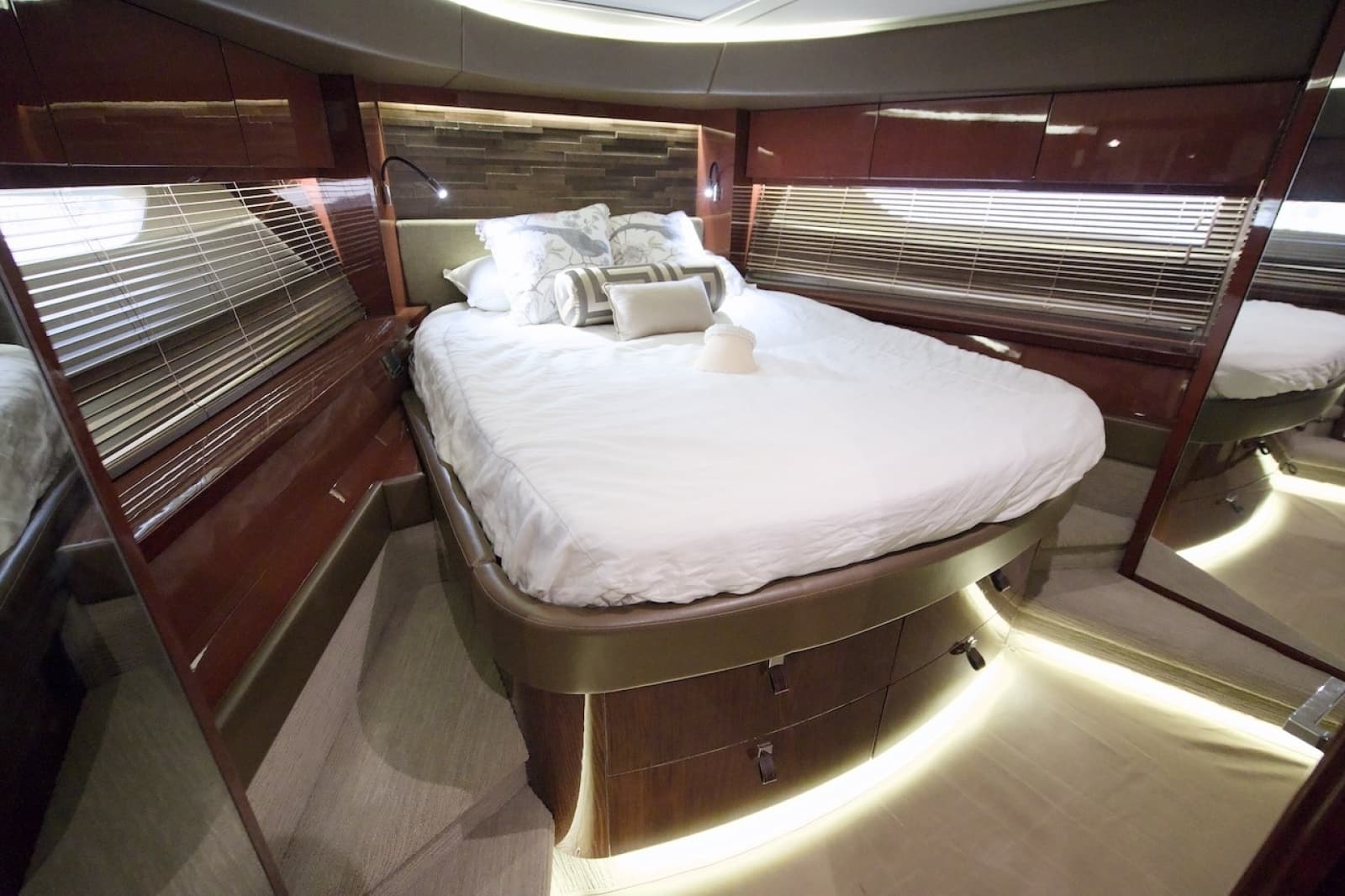 2017 Sea Ray L590 Flybridge - Photo 57