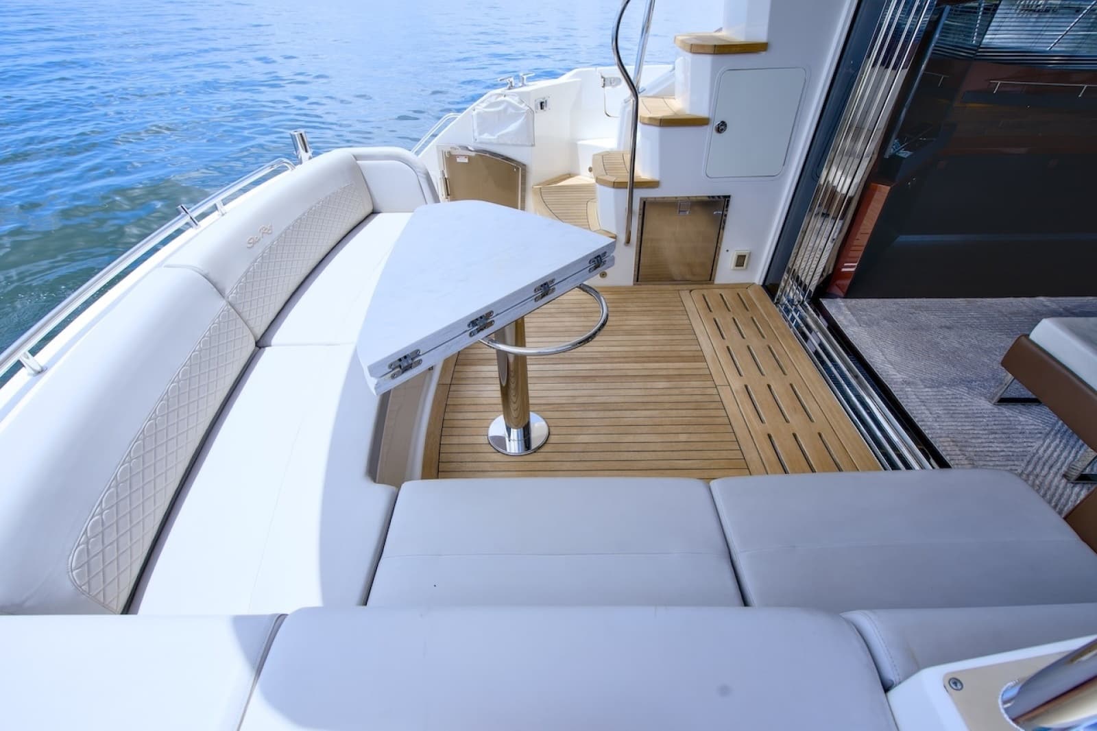 2017 Sea Ray L590 Flybridge - Photo 23