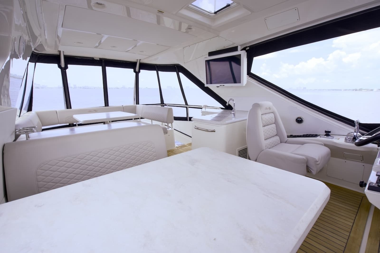 2017 Sea Ray L590 Flybridge - Photo 32