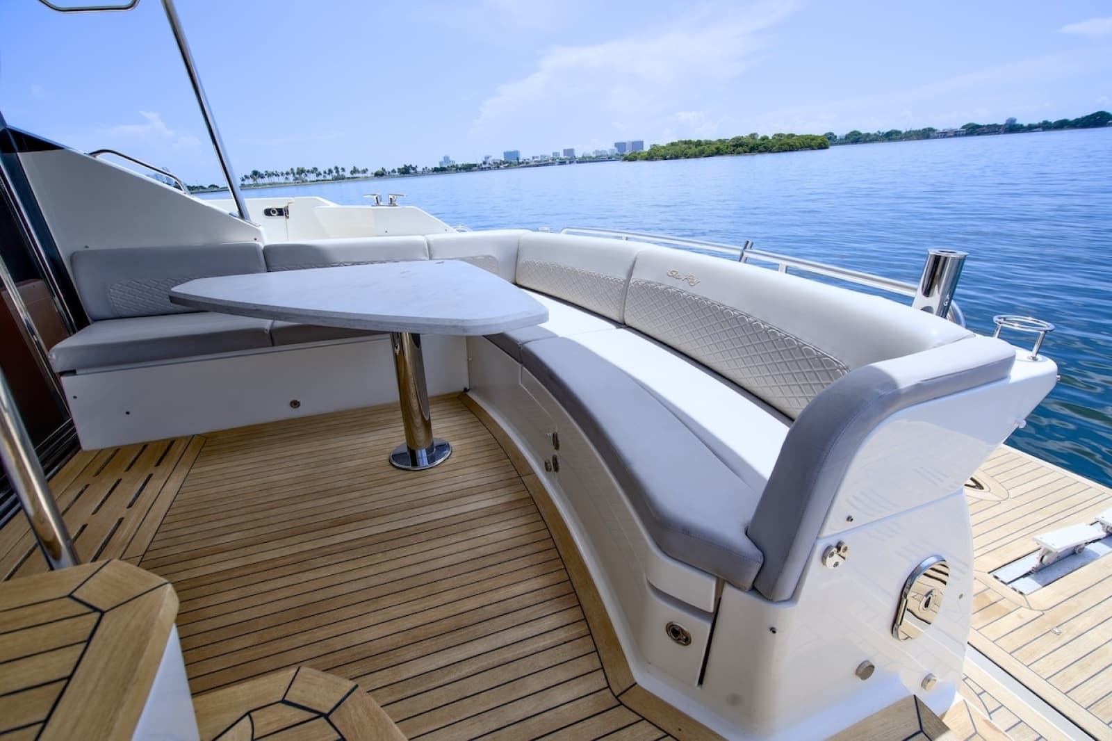 2017 Sea Ray L590 Flybridge - Photo 22