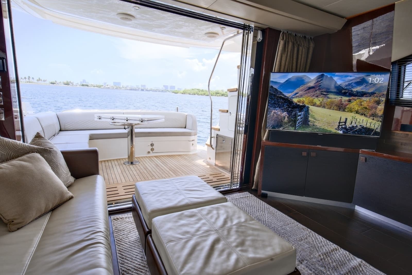 2017 Sea Ray L590 Flybridge - Photo 43