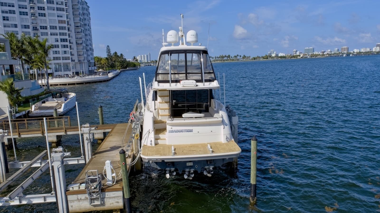 2017 Sea Ray L590 Flybridge - Photo 3