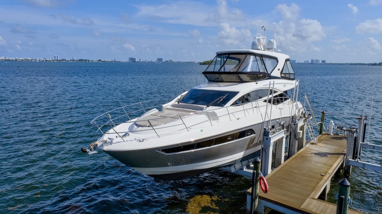 2017 Sea Ray L590 Flybridge - Photo 2