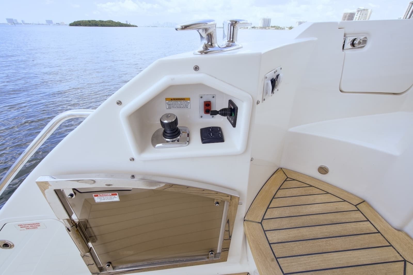 2017 Sea Ray L590 Flybridge - Photo 31