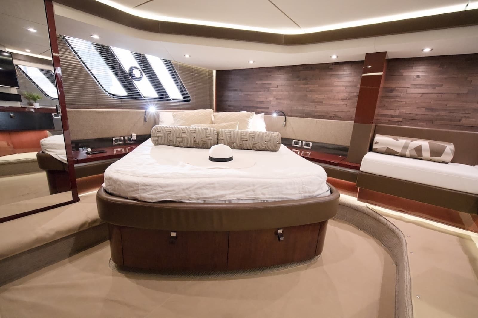 2017 Sea Ray L590 Flybridge - Photo 52