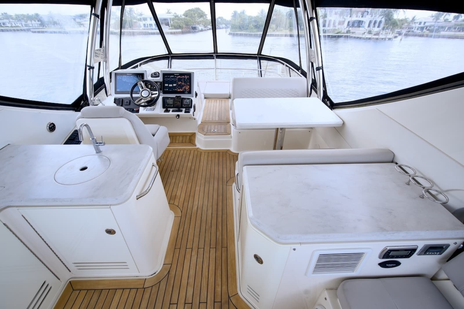 2017 Sea Ray L590 Flybridge - Photo 33