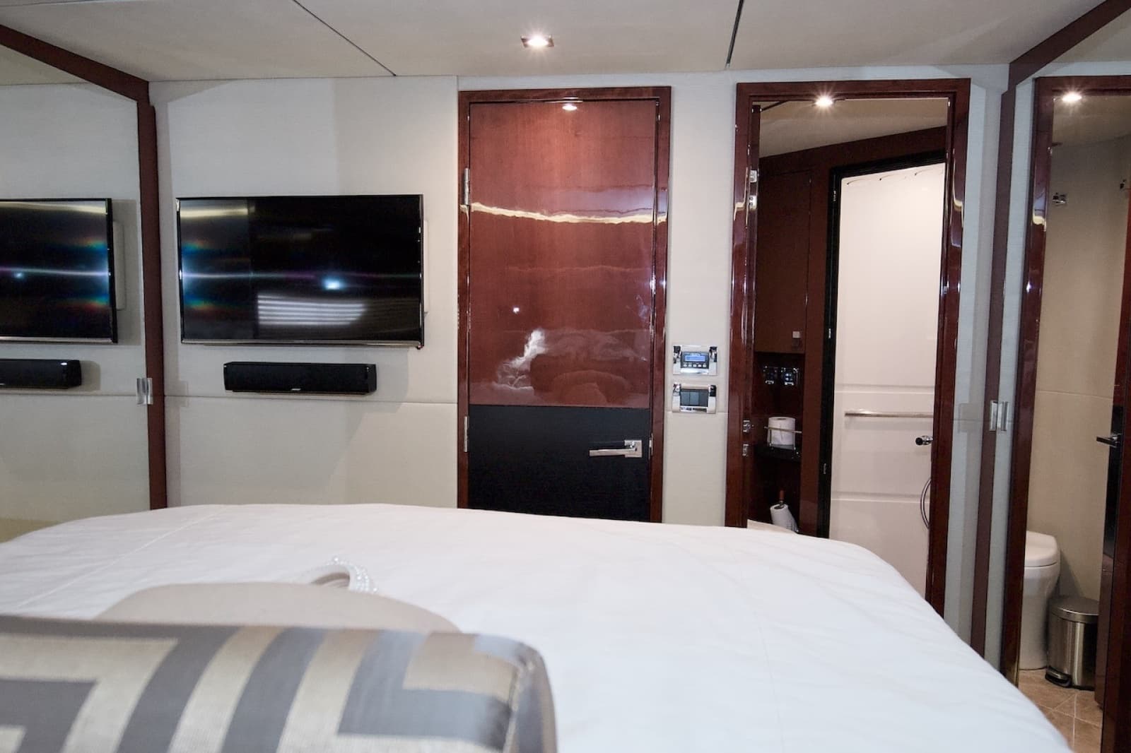 2017 Sea Ray L590 Flybridge - Photo 58