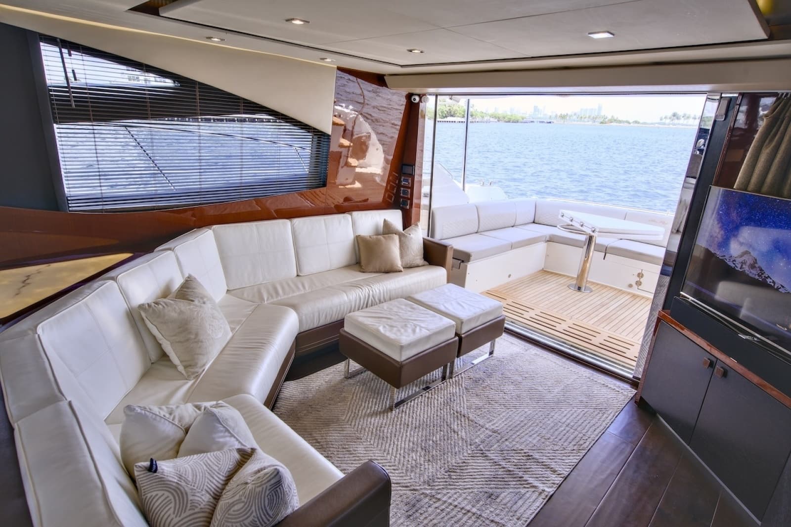 2017 Sea Ray L590 Flybridge - Photo 42