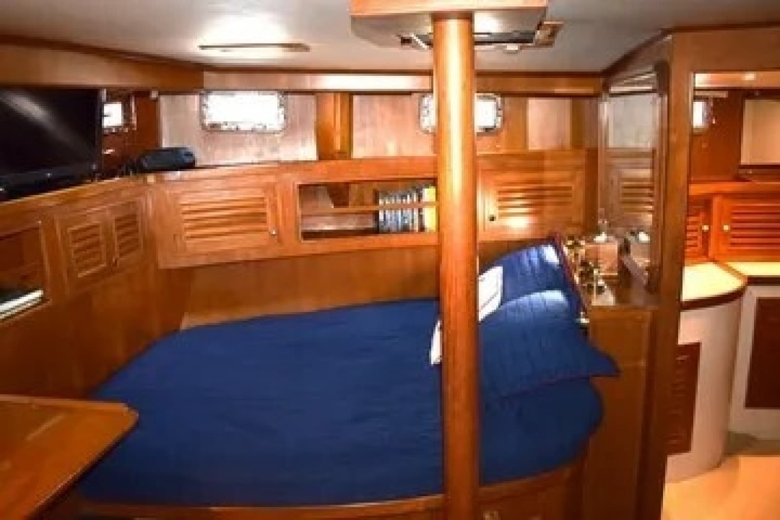 1980 Cheoy Lee Motorsailer - Photo 40
