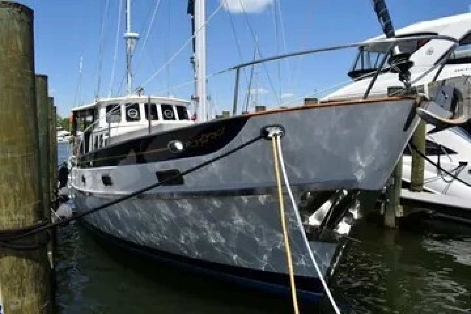 1980 Cheoy Lee Motorsailer - Photo 4