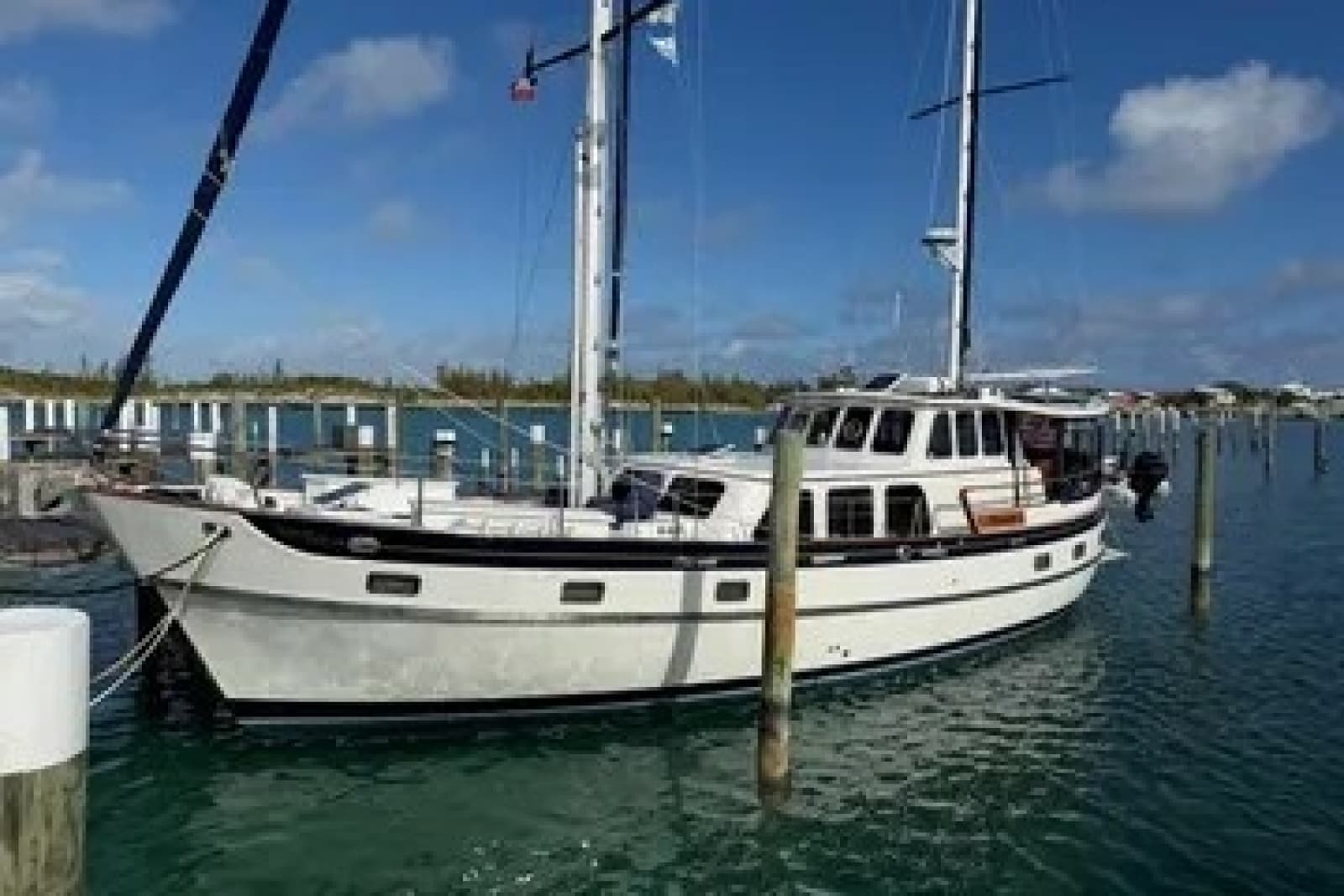 1980 Cheoy Lee Motorsailer - Photo 3