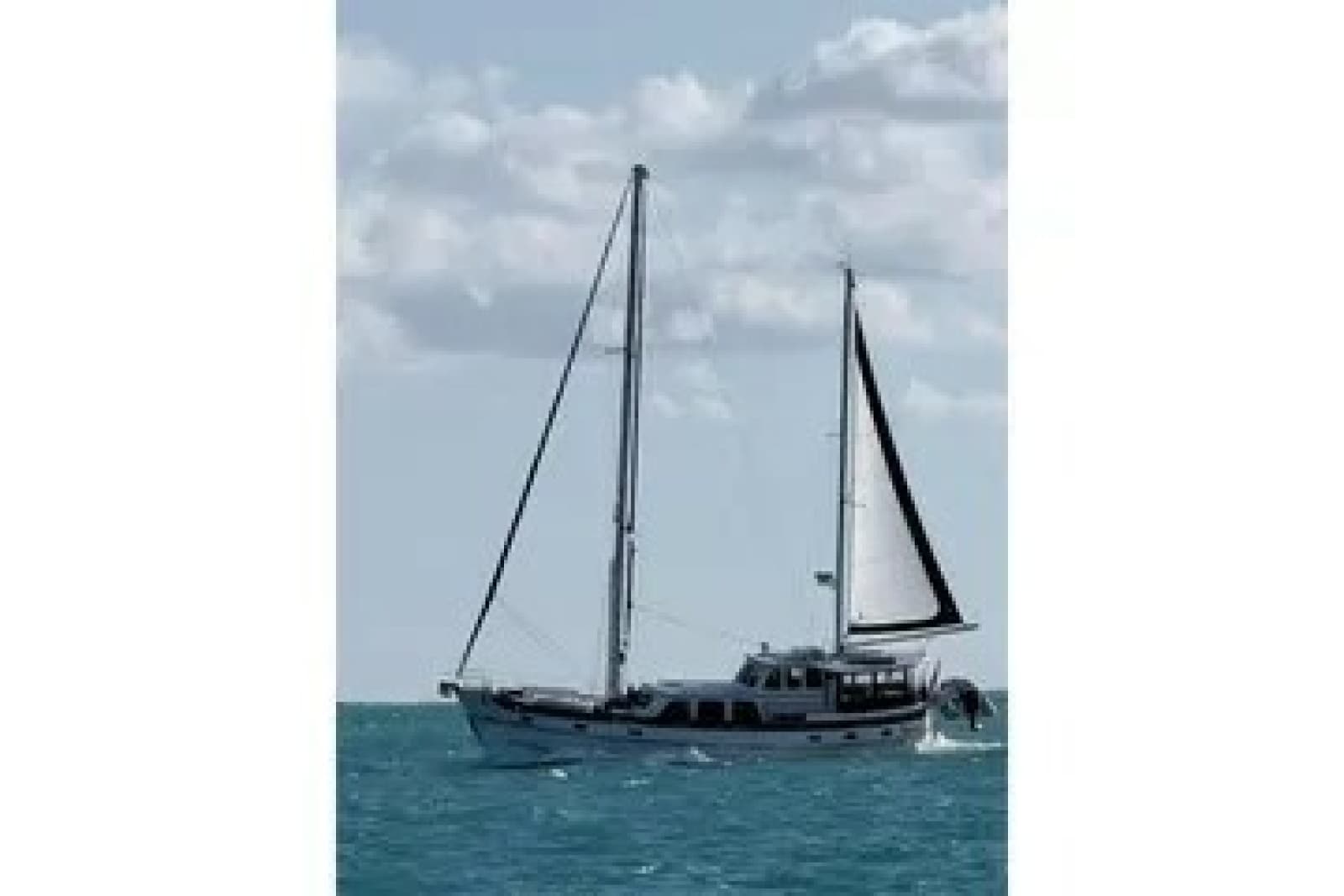 1980 Cheoy Lee Motorsailer - Photo 2