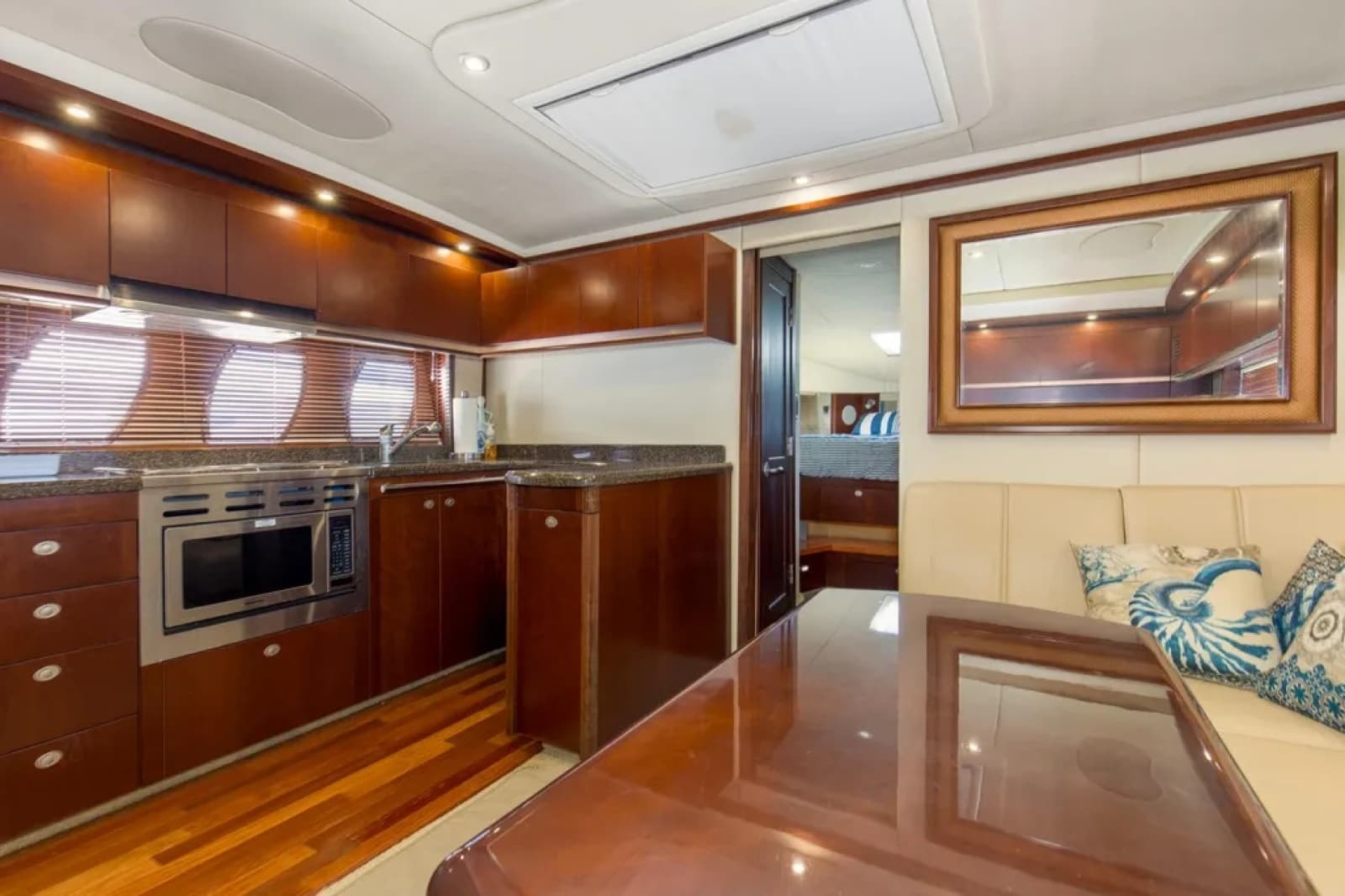 2006 Sea Ray 48 Sundancer - Photo 26