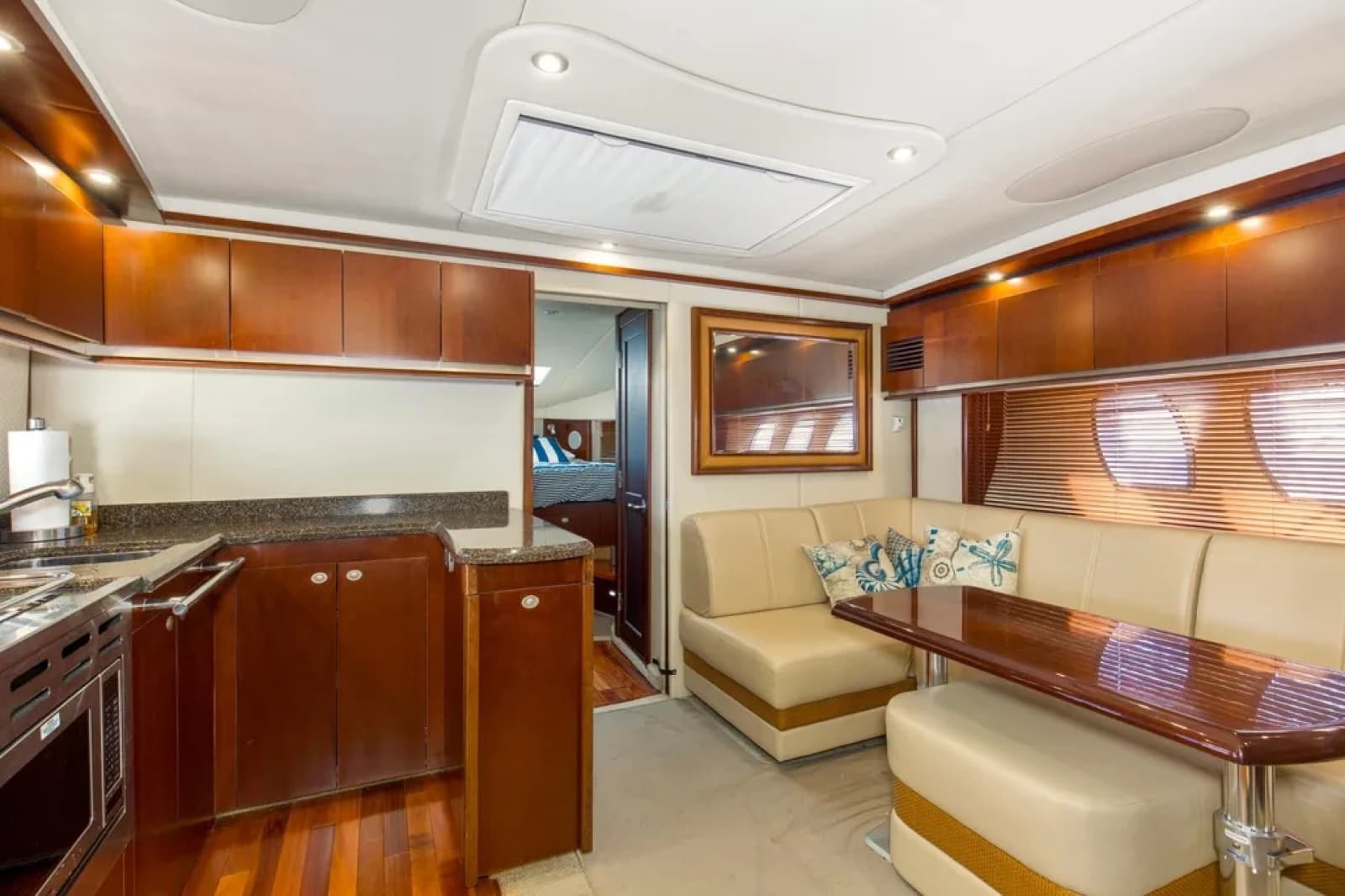 2006 Sea Ray 48 Sundancer - Photo 21