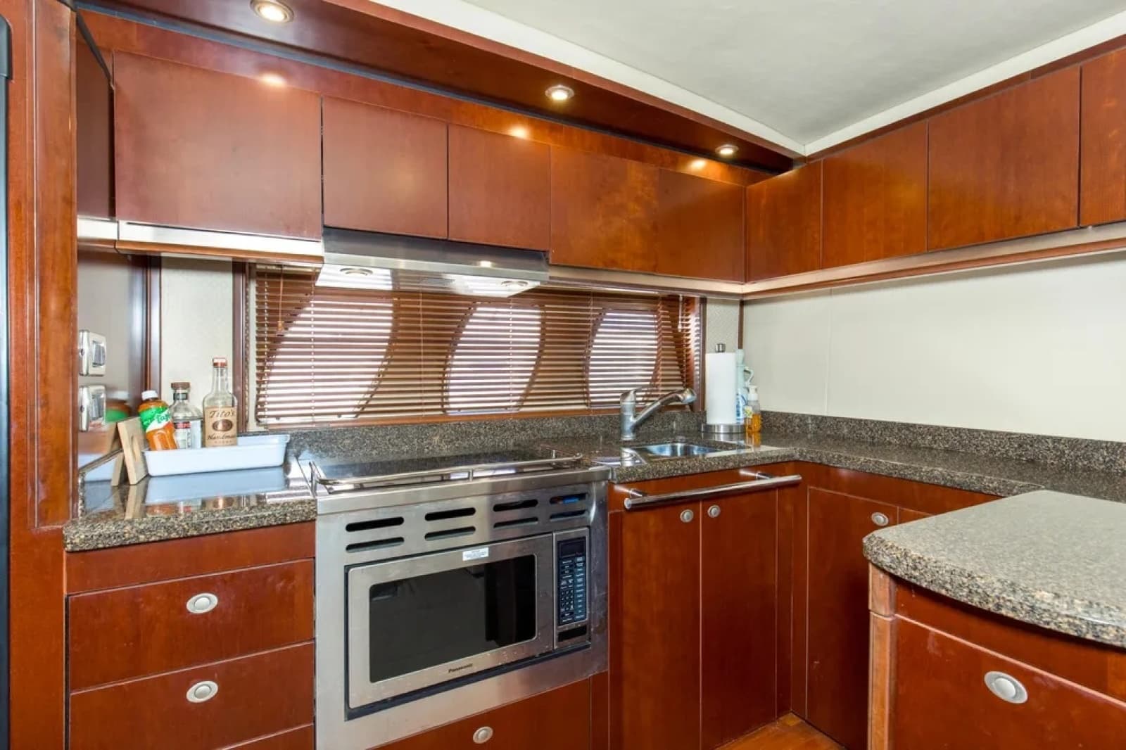 2006 Sea Ray 48 Sundancer - Photo 22