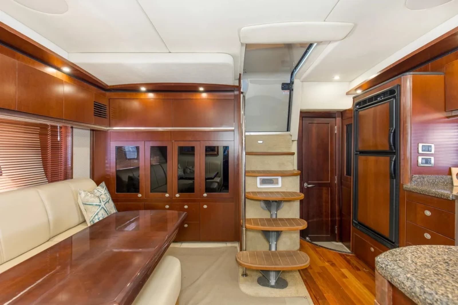 2006 Sea Ray 48 Sundancer - Photo 23