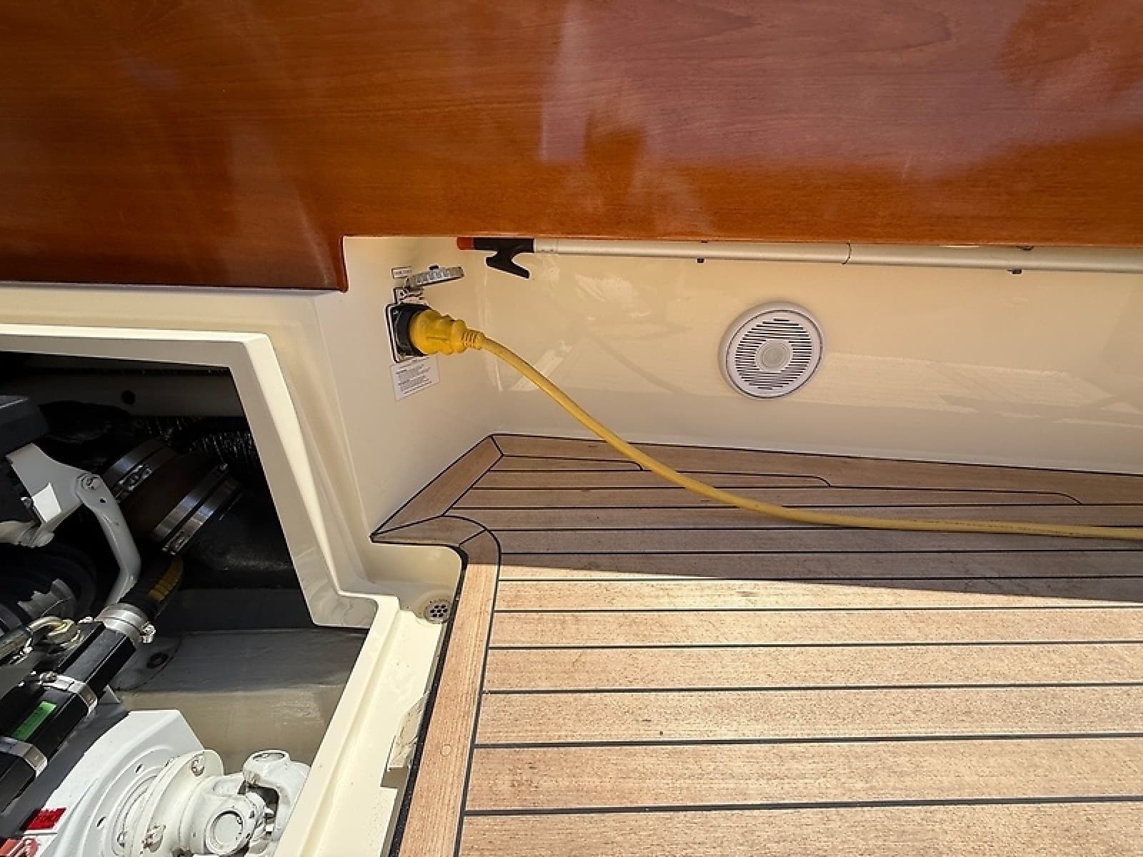 2013 Hinckley Talaria 34 - Photo 29