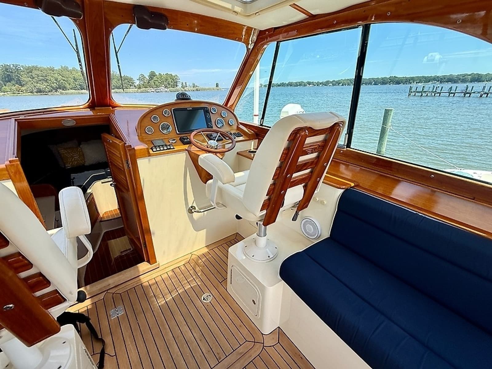 2013 Hinckley Talaria 34 - Photo 14
