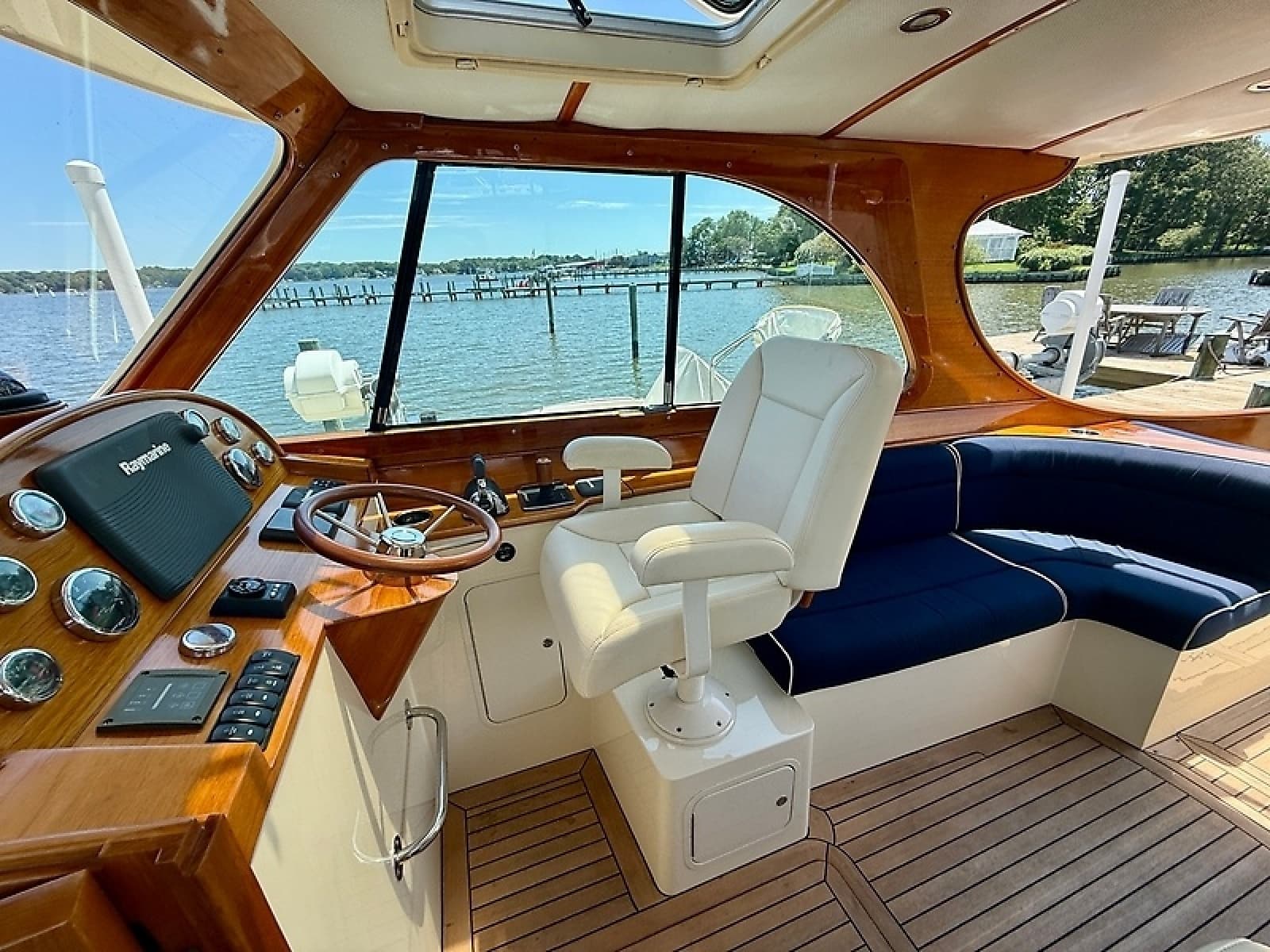 2013 Hinckley Talaria 34 - Photo 8